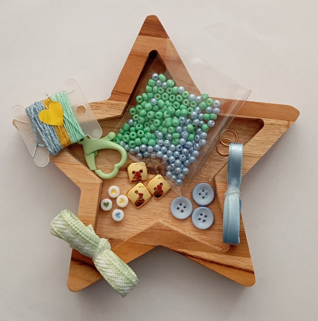 Kit Essencial de Embellishments (Aviamentos) – Coleção Celebrar